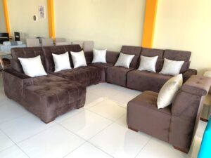 Sala esquinera café oscuro grande, cabeceras reclinables, cama