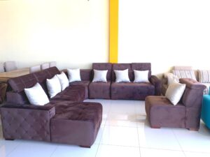 Sala esquinera café oscuro grande, cabeceras reclinables, cama