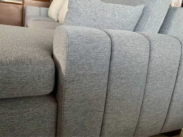 Esquinero lineal color gris